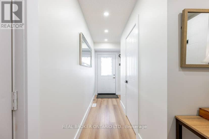 2 - 185 Highland Crescent — photo 3 of 40