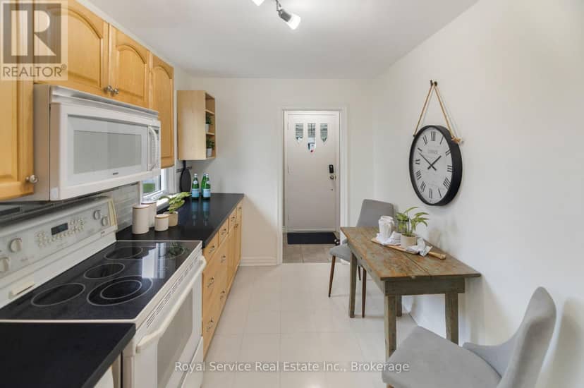 558 Burnham Street — photo 7 of 36