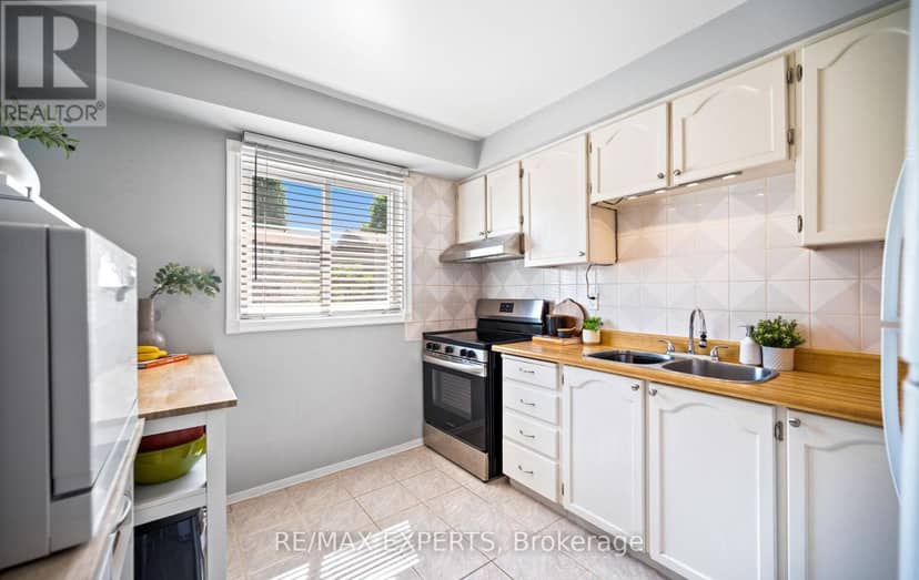 15 - 161 Moregate Crescent — photo 13 of 40