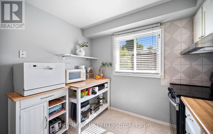15 - 161 Moregate Crescent — photo 17 of 40