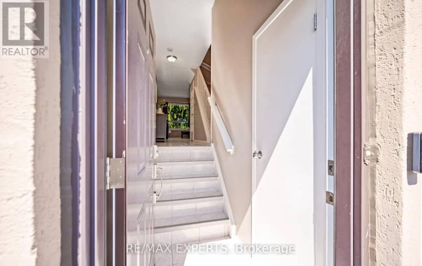 15 - 161 Moregate Crescent — photo 5 of 40
