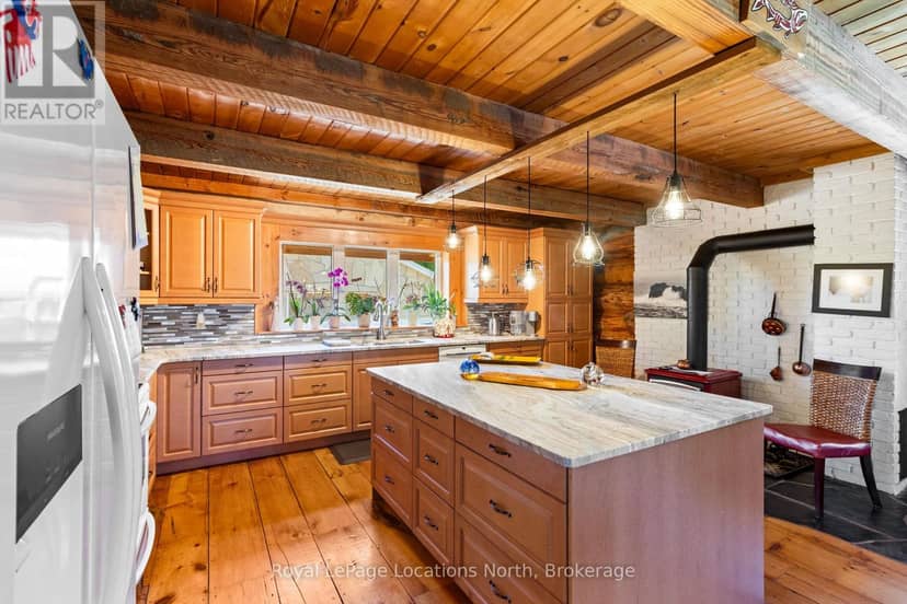 24 Oliver Crescent — photo 17 of 40