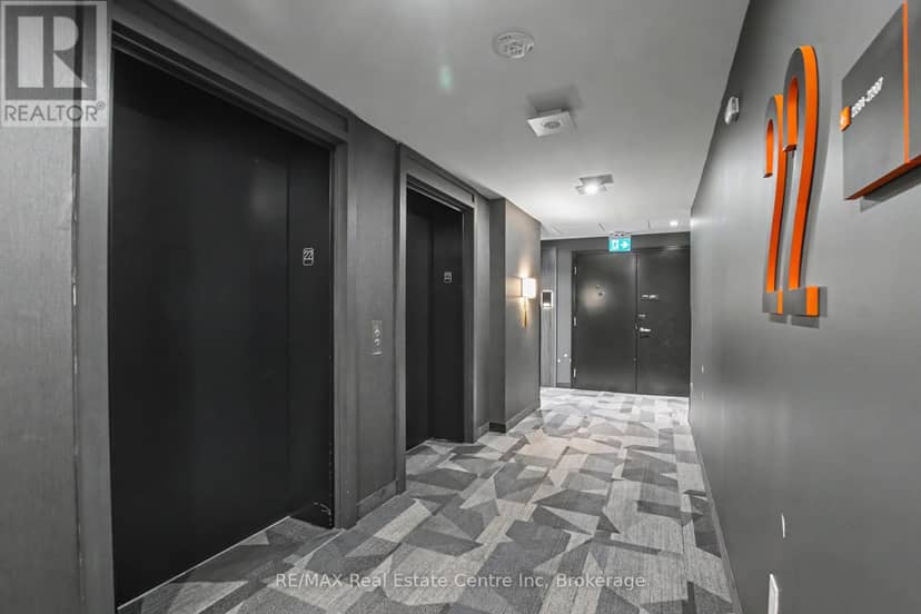 2214 - 15 Wellington Street — photo 10 of 35