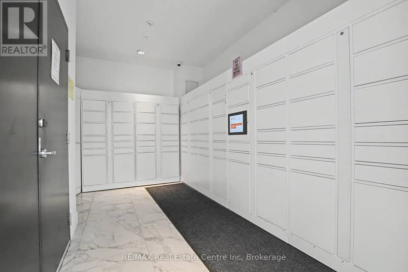 2214 - 15 Wellington Street — photo 11 of 35