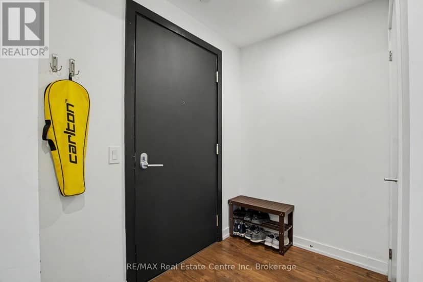 2214 - 15 Wellington Street — photo 13 of 35