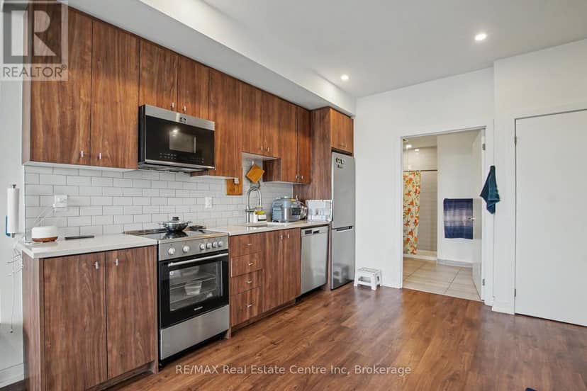2214 - 15 Wellington Street — photo 16 of 35