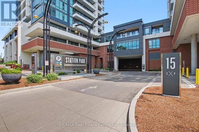 2214 - 15 Wellington Street — photo 4 of 35