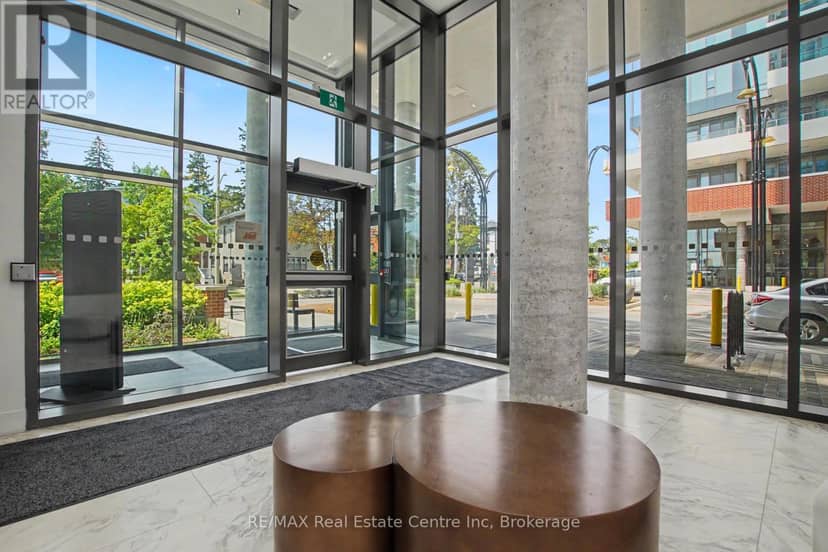 2214 - 15 Wellington Street — photo 7 of 35
