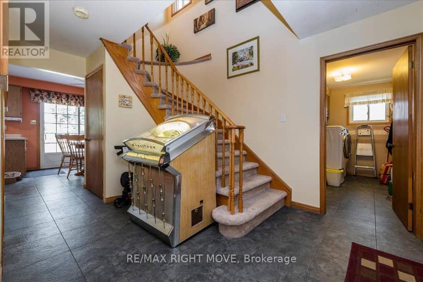 55 Laurentian Lane — photo 16 of 33