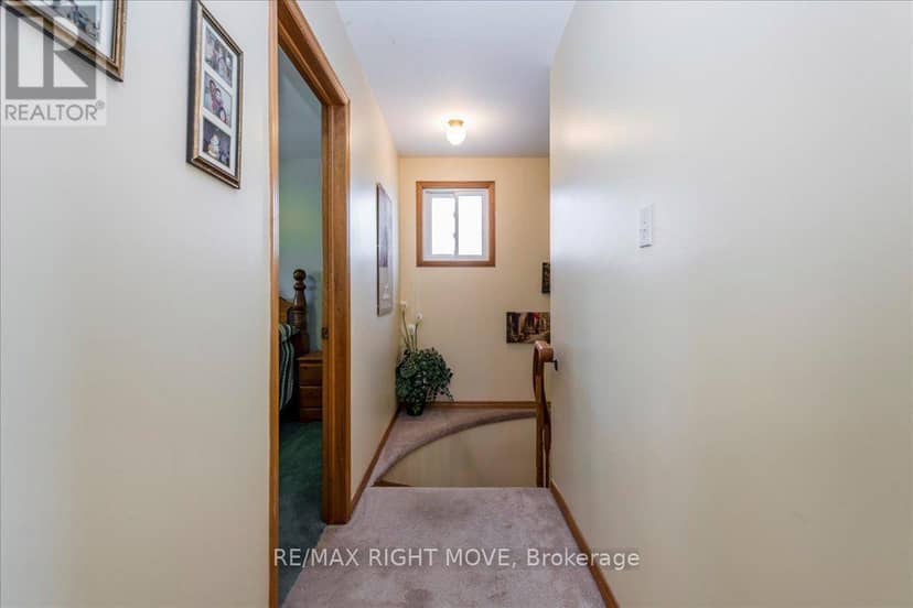 55 Laurentian Lane — photo 17 of 33
