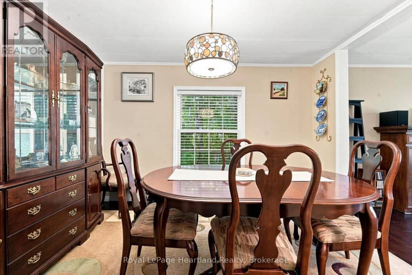 16 Huron Lane — photo 9 of 32