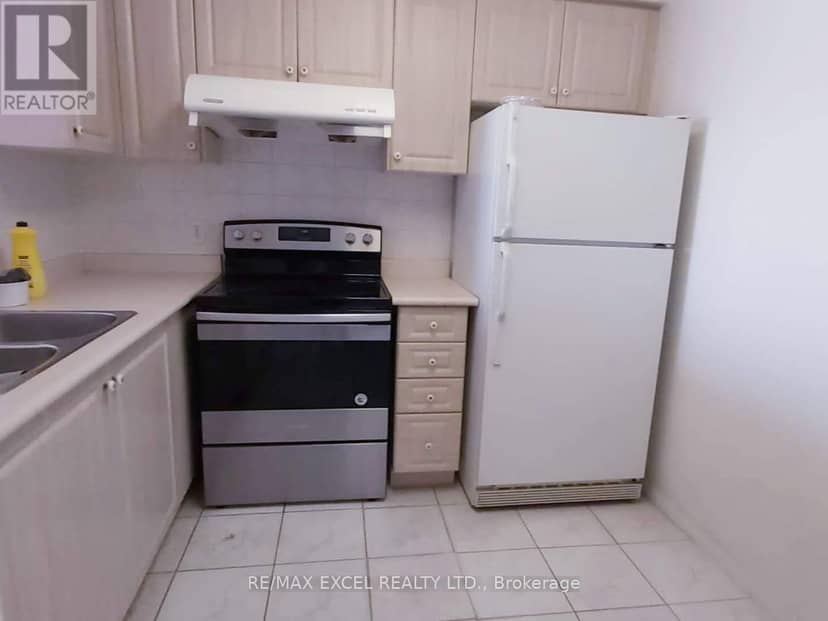 1206 - 5001 Finch Avenue E — photo 4 of 8