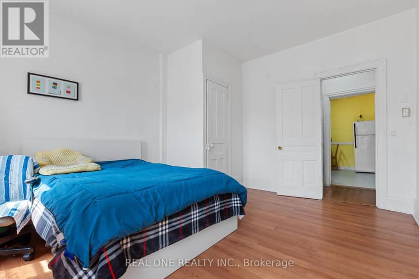 155 Victoria Avenue N — photo 16 of 34