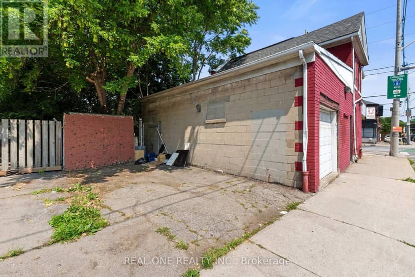 155 Victoria Avenue N — photo 29 of 34