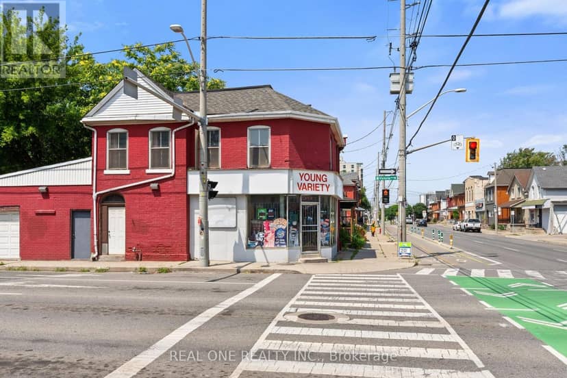 155 Victoria Avenue N — photo 31 of 34