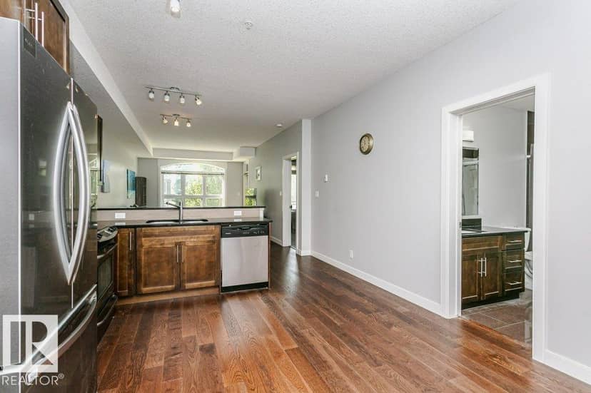 #209 10811 72 AV NW — photo 11 of 40