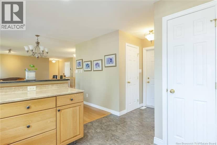11 Weymond Crescent — photo 23 of 40