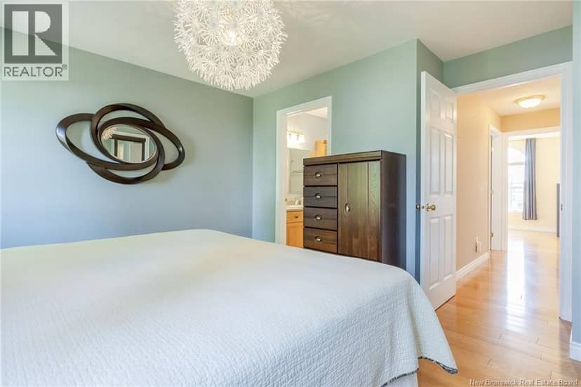 11 Weymond Crescent — photo 33 of 40