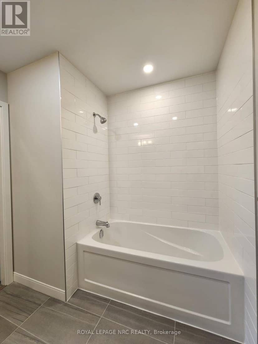 707 - 118 West Street — photo 16 of 32