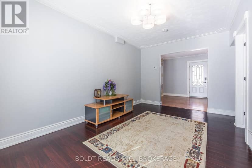 5060 Ontario Avenue — photo 8 of 40