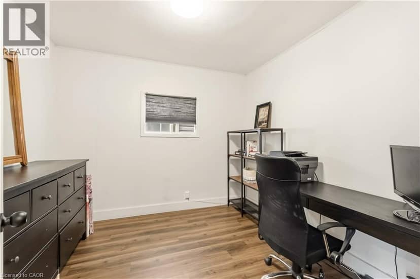 27 EDINBURGH Avenue — photo 14 of 24