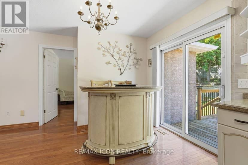 632 Thornwood Drive — photo 15 of 40