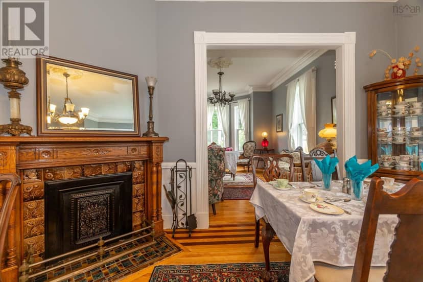 548 St George Street — photo 14 of 40