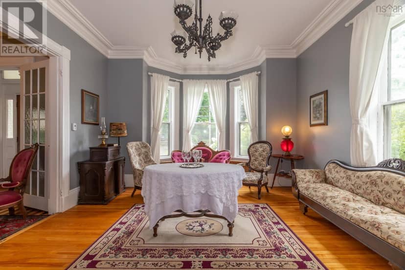 548 St George Street — photo 11 of 40