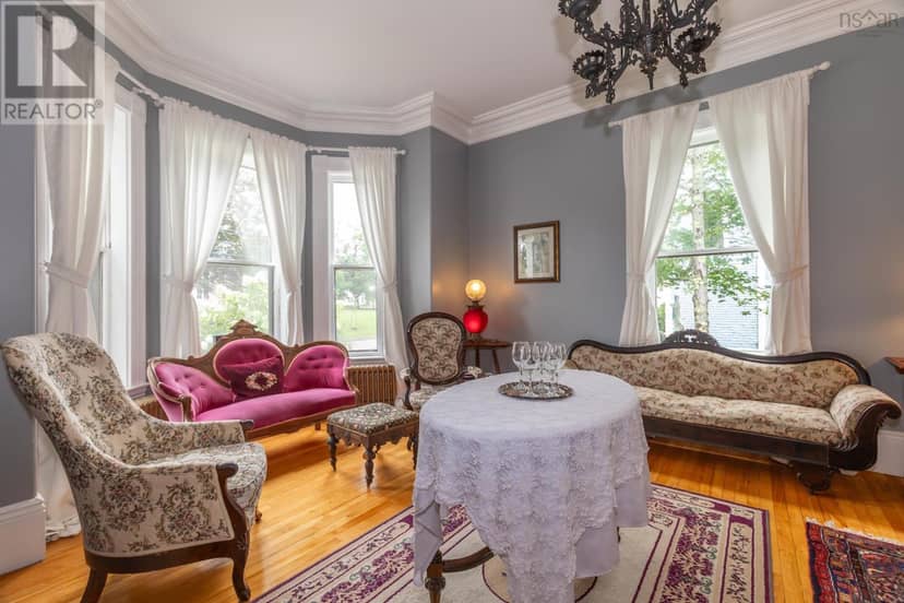 548 St George Street — photo 12 of 40