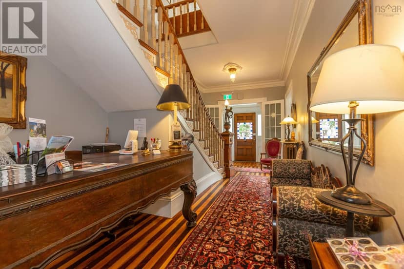 548 St George Street — photo 10 of 40