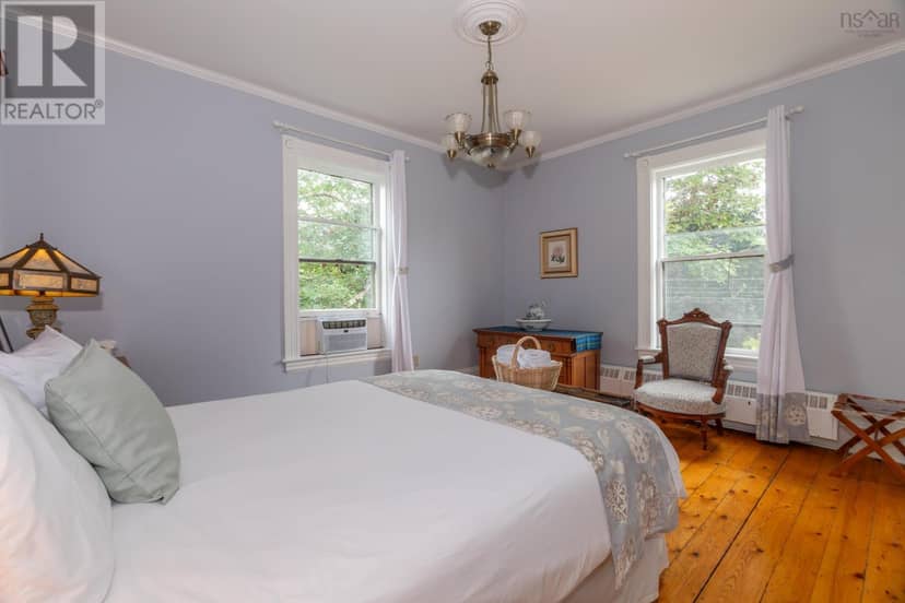 548 St George Street — photo 25 of 40