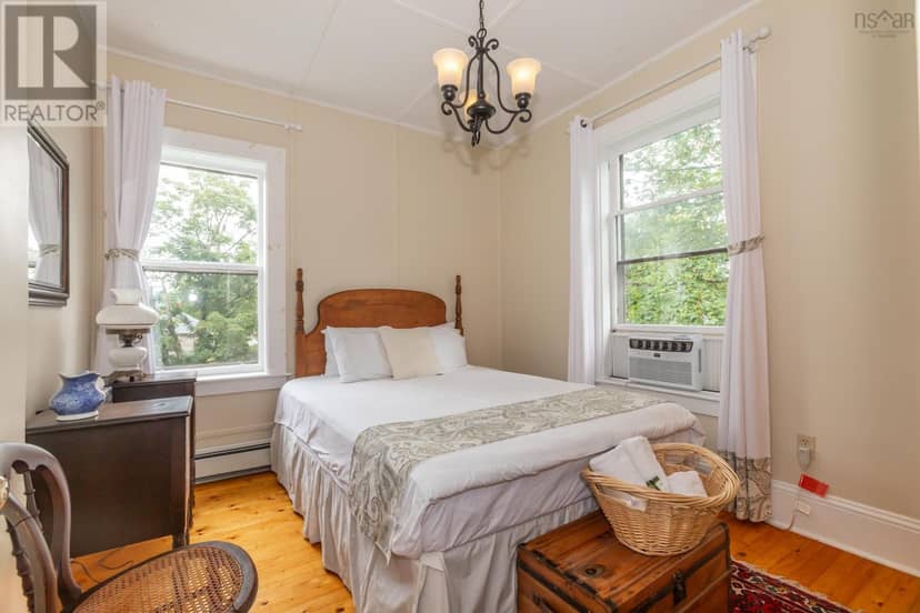 548 St George Street — photo 27 of 40