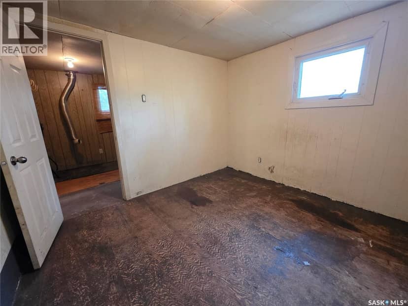 927 North Railway STREET E — photo 12 of 28