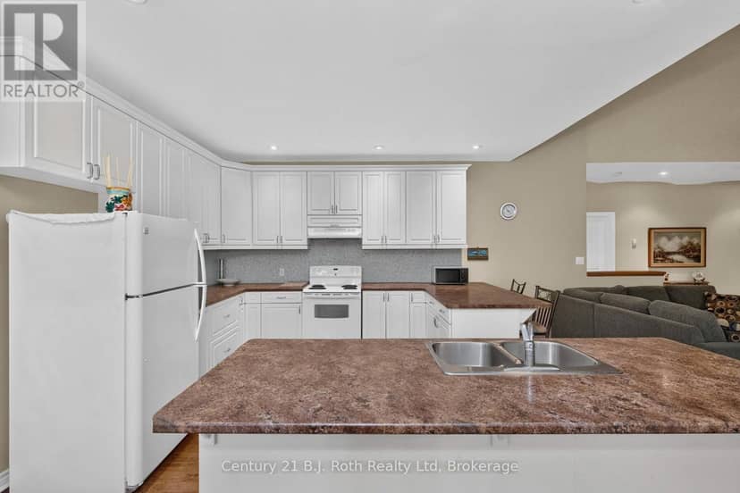 11 Rue Karola Road — photo 14 of 40