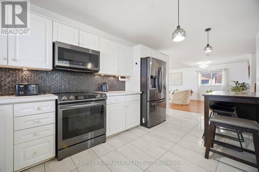 196 First St Louth — photo 14 of 40
