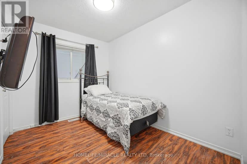 196 First St Louth — photo 25 of 40