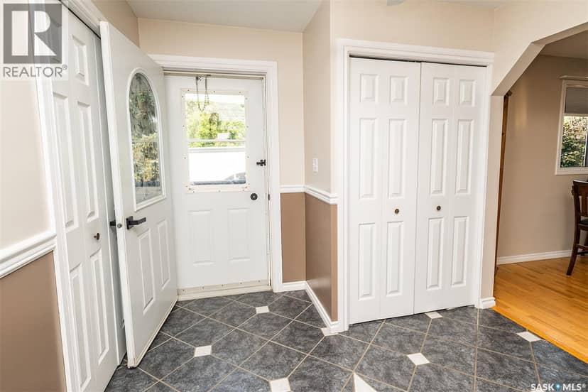 302 7th STREET E — photo 3 of 40