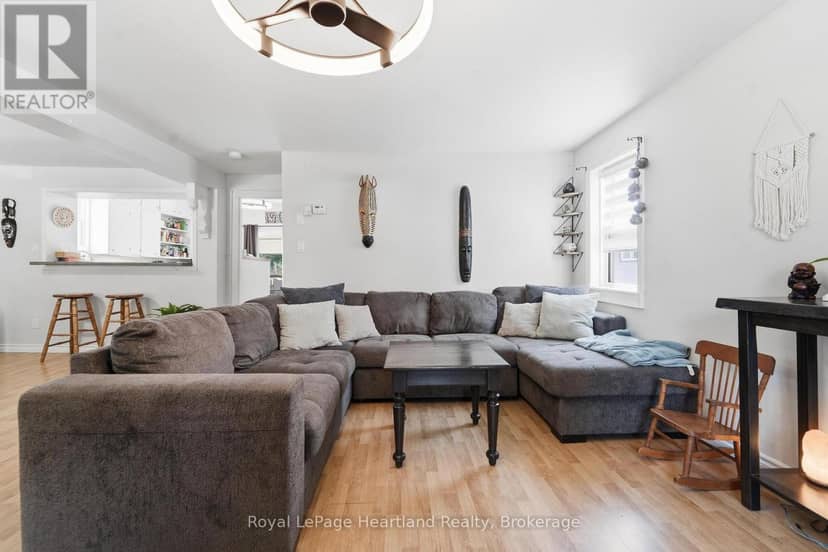 117 Quebec Street — photo 8 of 37