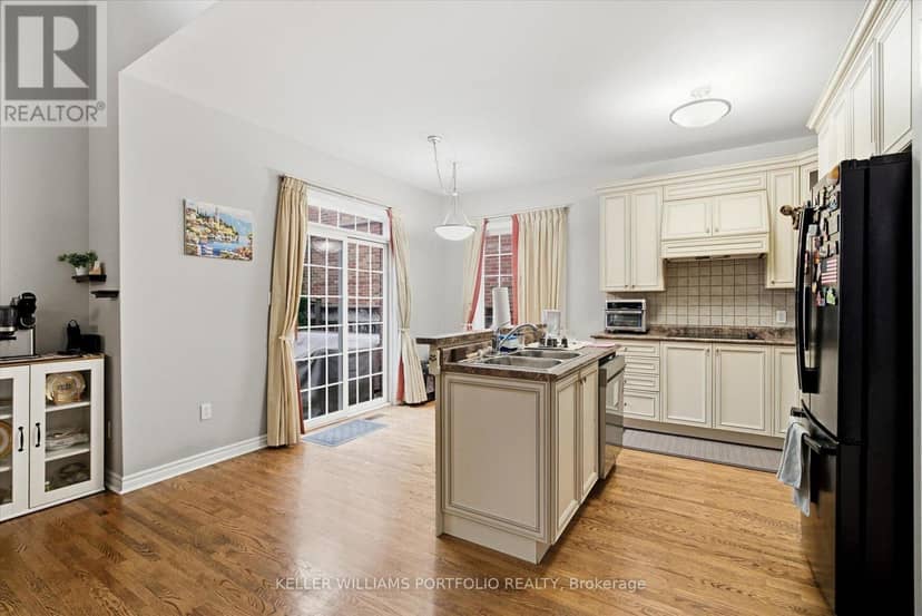 2153 Meadowglen Drive — photo 15 of 40
