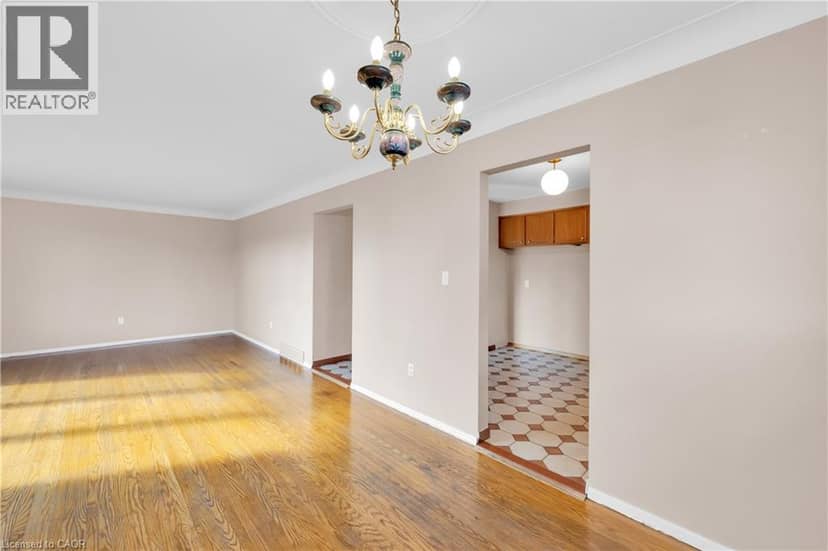 112 PURDY Crescent — photo 4 of 35