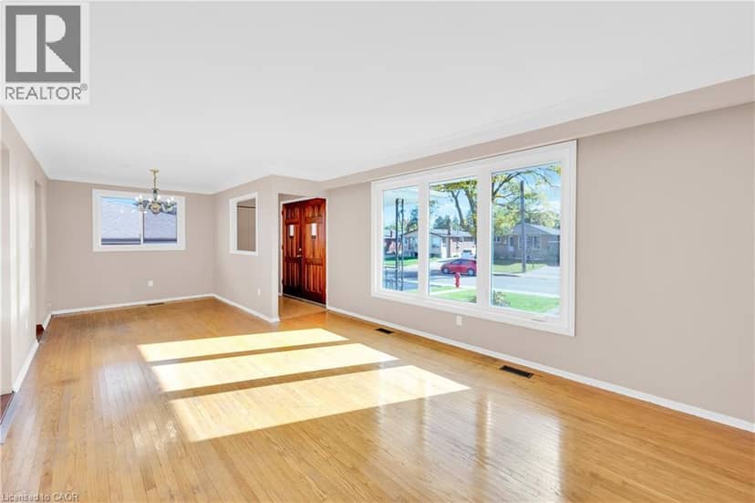 112 PURDY Crescent — photo 5 of 35