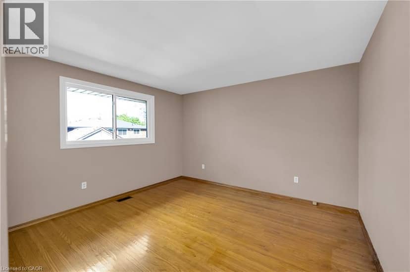 112 PURDY Crescent — photo 14 of 35