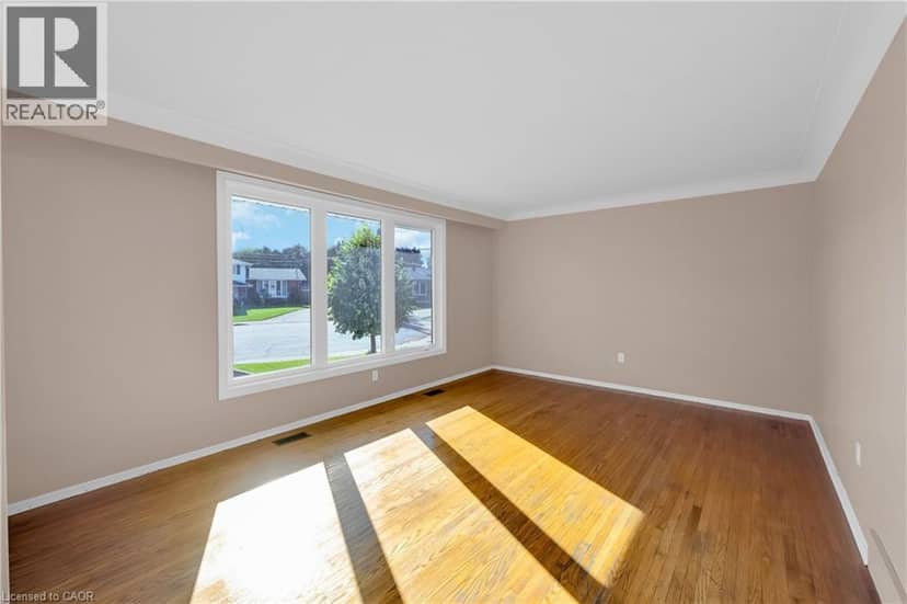 112 PURDY Crescent — photo 3 of 35