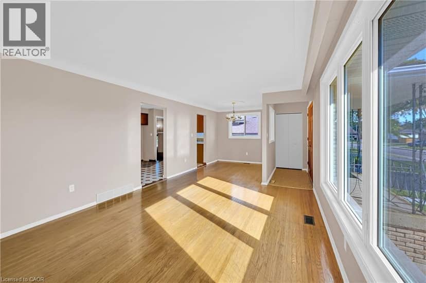 112 PURDY Crescent — photo 6 of 35