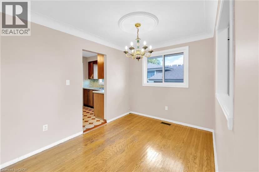 112 PURDY Crescent — photo 8 of 35