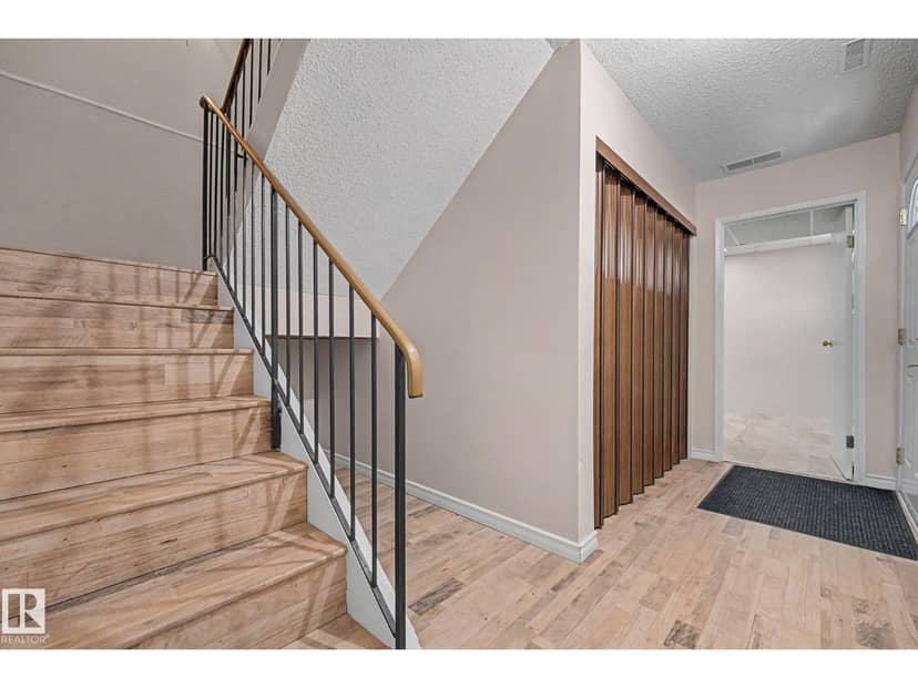 1096 Knottwood Rd E NW, Edmonton, photo 3