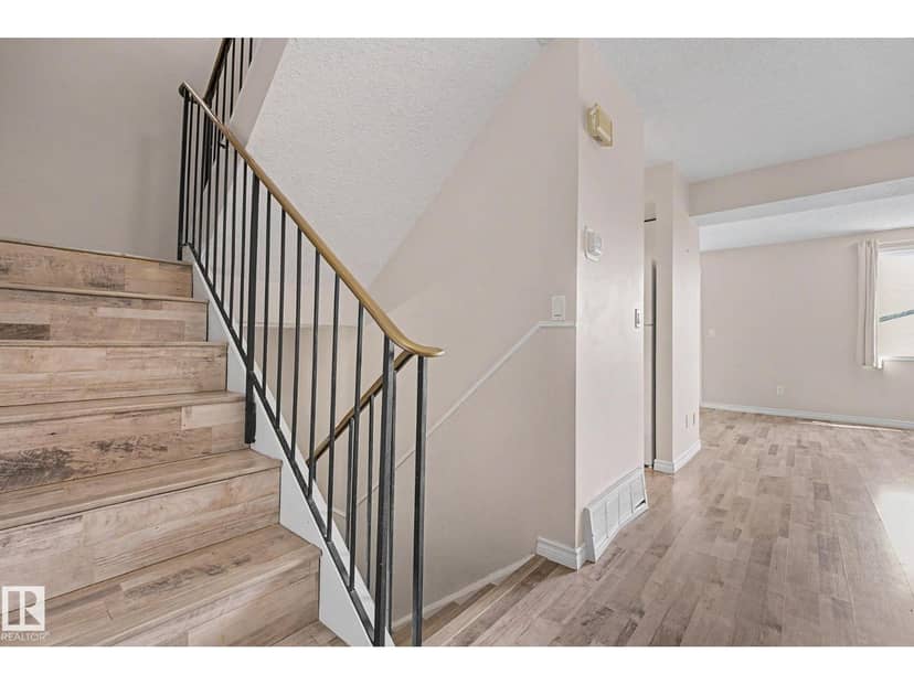 1096 Knottwood Rd E NW — photo 10 of 24