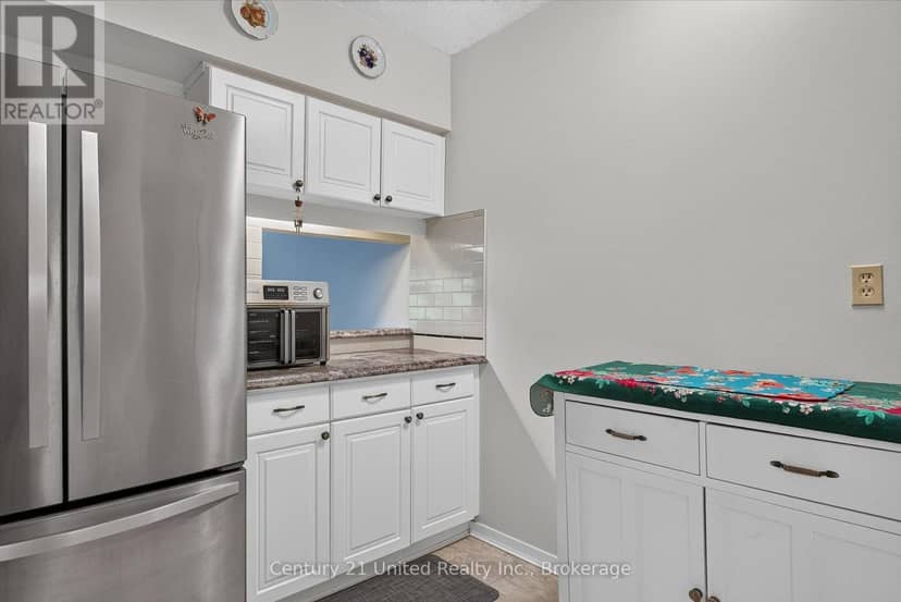 203 - 1818 Cherryhill Road — photo 10 of 40