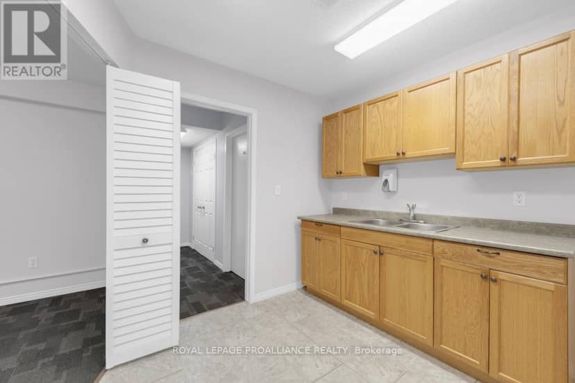 108 Russel Street — photo 7 of 10
