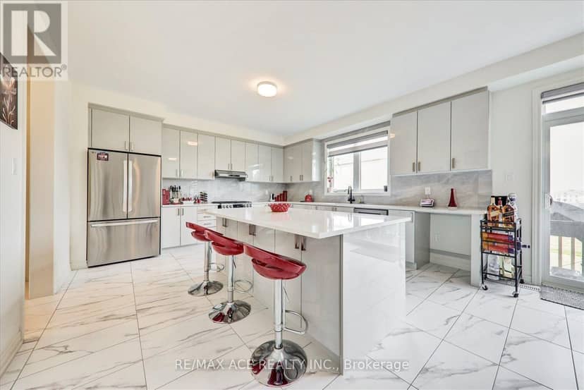 4 Emerald Grove — photo 12 of 40